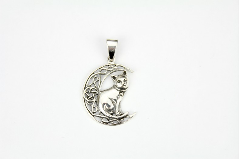 Cat on moon style set on silver detailing. DELIVERY ON THIS ITEM 7 WORKING DAYS.