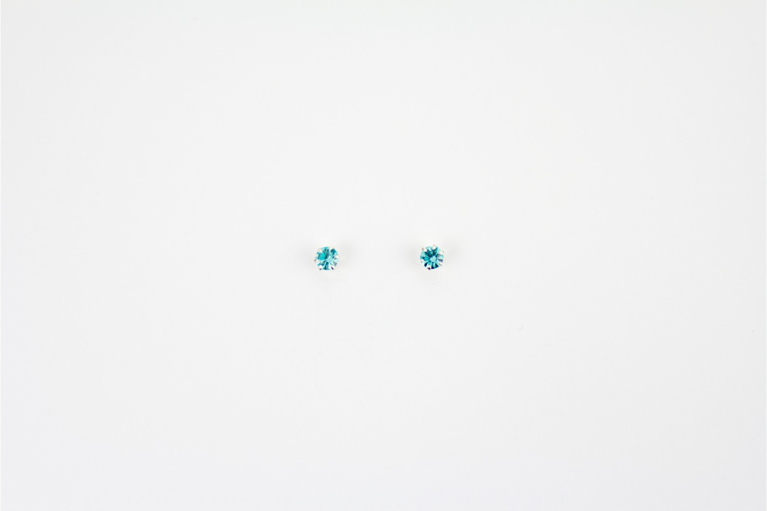 Austrian Crystal claw set stud earrings aqua. 3mm. small